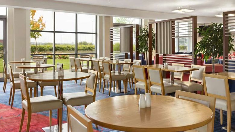 <b>Ramada Encore Doncaster Airport Restaurant</b>. Images powered by <a href="https://iceportal.shijigroup.com/" title="IcePortal" target="_blank">IcePortal</a>.