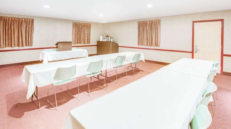 <b>Travelodge Parkersburg Meeting</b>. Images powered by <a href="https://iceportal.shijigroup.com/" title="IcePortal" target="_blank">IcePortal</a>.