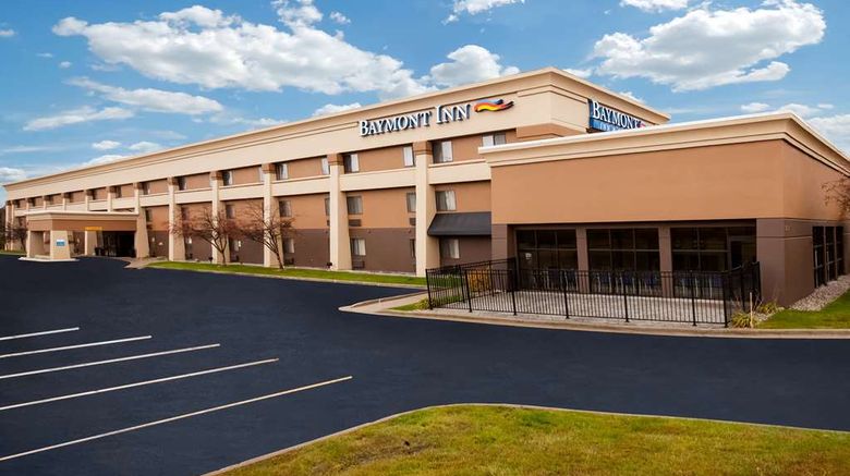 <b>Baymont Inn & Suites Traverse City Exterior</b>. Images powered by <a href="https://iceportal.shijigroup.com/" title="IcePortal" target="_blank">IcePortal</a>.