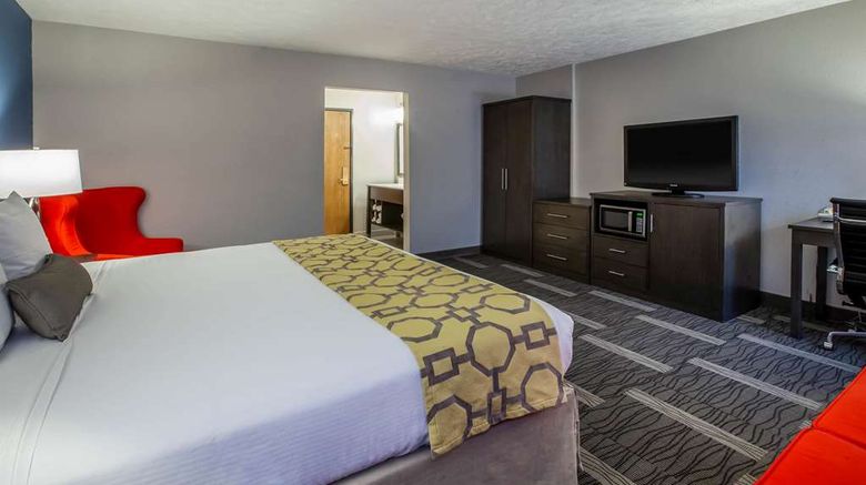 <b>Baymont Inn & Suites Traverse City Suite</b>. Images powered by <a href="https://iceportal.shijigroup.com/" title="IcePortal" target="_blank">IcePortal</a>.