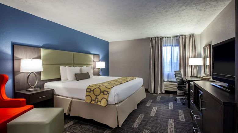 <b>Baymont Inn & Suites Traverse City Room</b>. Images powered by <a href="https://iceportal.shijigroup.com/" title="IcePortal" target="_blank">IcePortal</a>.