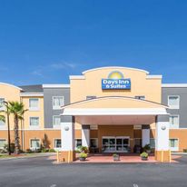 Days Inn & Suites - Savannah North I-95