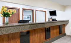 Days Inn & Suites Des Moines Airport