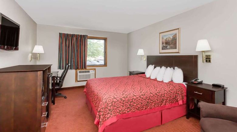 <b>Days Inn & Suites Des Moines Airport Room</b>. Images powered by <a href="https://iceportal.shijigroup.com/" title="IcePortal" target="_blank">IcePortal</a>.