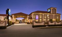 Days Inn & Suites Houston Hobby Airport