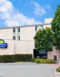 Days Inn & Suites by Wyndham Fullerton
