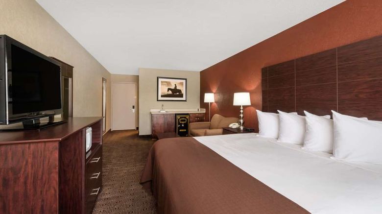 <b>Baymont Inn & Suites Midland Airport Room</b>. Images powered by <a href="https://iceportal.shijigroup.com/" title="IcePortal" target="_blank">IcePortal</a>.