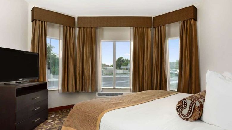 <b>Baymont Inn & Suites Hobbs Suite</b>. Images powered by <a href="https://iceportal.shijigroup.com/" title="IcePortal" target="_blank">IcePortal</a>.