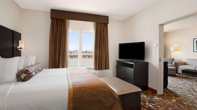 <b>Baymont Inn & Suites Hobbs Suite</b>. Images powered by <a href="https://iceportal.shijigroup.com/" title="IcePortal" target="_blank">IcePortal</a>.
