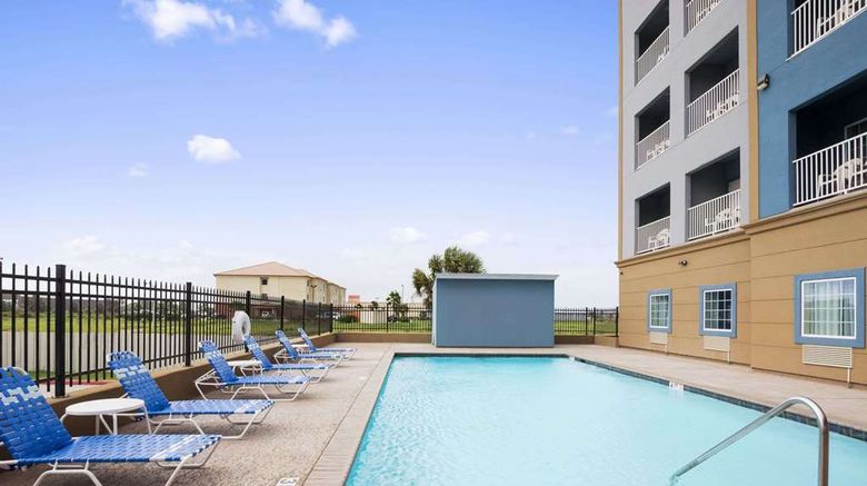 <b>Days Inn & Suites Galveston West/Seawall Pool</b>. Images powered by <a href="https://iceportal.shijigroup.com/" title="IcePortal" target="_blank">IcePortal</a>.