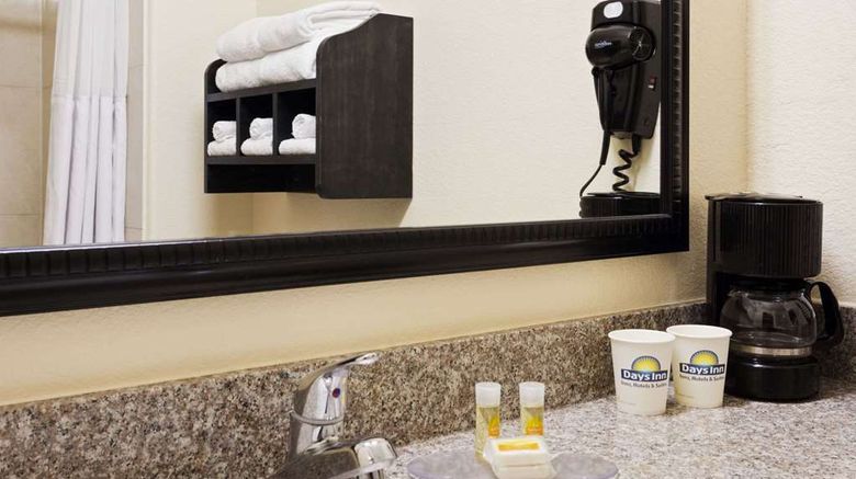 <b>Days Inn & Suites Galveston West/Seawall Room</b>. Images powered by <a href="https://iceportal.shijigroup.com/" title="IcePortal" target="_blank">IcePortal</a>.