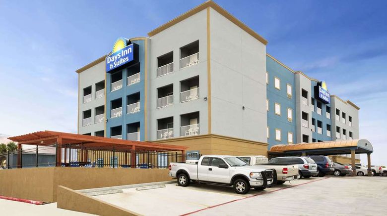<b>Days Inn & Suites Galveston West/Seawall Exterior</b>. Images powered by <a href="https://iceportal.shijigroup.com/" title="IcePortal" target="_blank">IcePortal</a>.