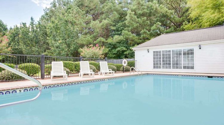 Baymont Inn & Suites Ozark Pool