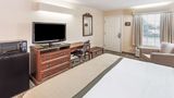 Baymont Inn & Suites Valdosta Room