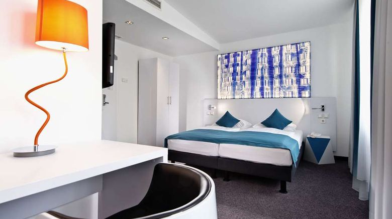 <b>Wyndham Garden City Centre Koenigsallee Room</b>. Images powered by <a href="https://iceportal.shijigroup.com/" title="IcePortal" target="_blank">IcePortal</a>.