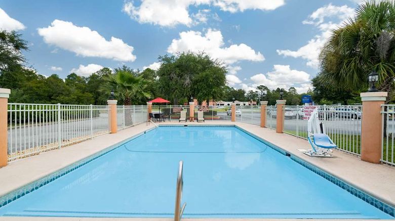 hotels in hinesville ga with indoor pool