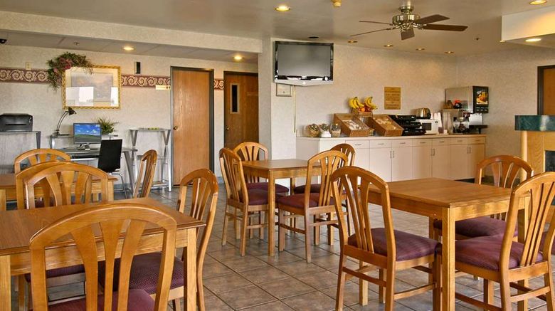 <b>Baymont Inn & Suites Tuscola Restaurant</b>. Images powered by <a href="https://iceportal.shijigroup.com/" title="IcePortal" target="_blank">IcePortal</a>.