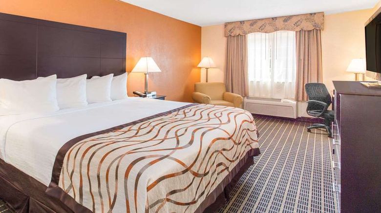 <b>Baymont Inn & Suites Muskegon Room</b>. Images powered by <a href="https://iceportal.shijigroup.com/" title="IcePortal" target="_blank">IcePortal</a>.