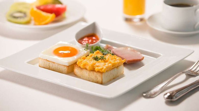 <b>Marunouchi Hotel Restaurant</b>. Images powered by <a href="https://iceportal.shijigroup.com/" title="IcePortal" target="_blank">IcePortal</a>.