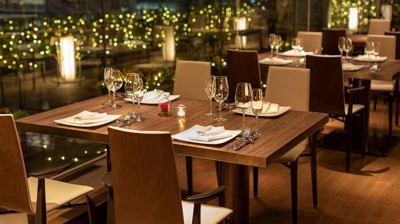 <b>Marunouchi Hotel Restaurant</b>. Images powered by <a href="https://iceportal.shijigroup.com/" title="IcePortal" target="_blank">IcePortal</a>.
