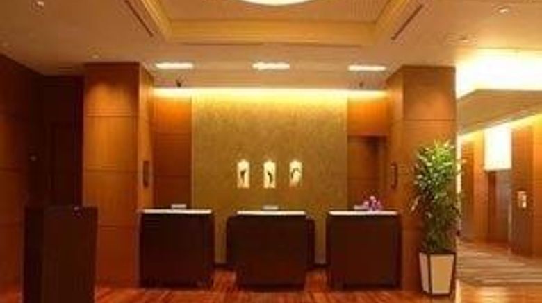 <b>Marunouchi Hotel Lobby</b>. Images powered by <a href="https://iceportal.shijigroup.com/" title="IcePortal" target="_blank">IcePortal</a>.