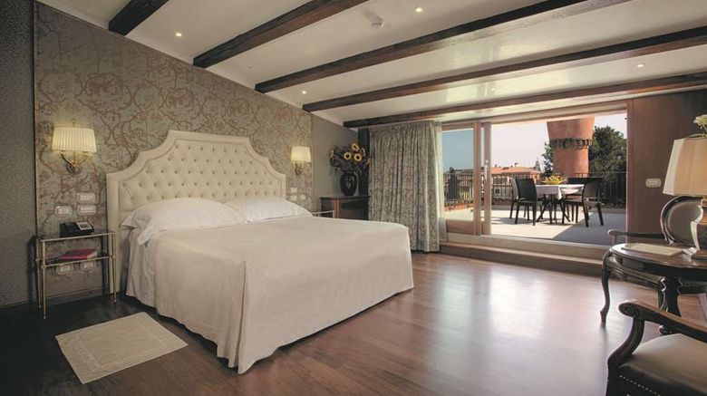 <b>Hotel Santa Chiara Suite</b>. Images powered by <a href="https://iceportal.shijigroup.com/" title="IcePortal" target="_blank">IcePortal</a>.