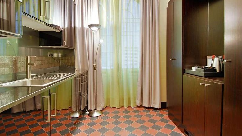 <b>The Barbican Rooms by Montcalm Room</b>. Images powered by <a href="https://iceportal.shijigroup.com/" title="IcePortal" target="_blank">IcePortal</a>.