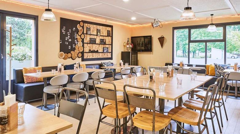 <b>Campanile Le Bourget- Gonesse Restaurant</b>. Images powered by <a href="https://iceportal.shijigroup.com/" title="IcePortal" target="_blank">IcePortal</a>.