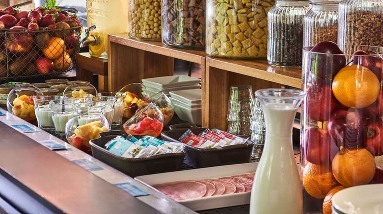 <b>Campanile Le Bourget- Gonesse Restaurant</b>. Images powered by <a href="https://iceportal.shijigroup.com/" title="IcePortal" target="_blank">IcePortal</a>.