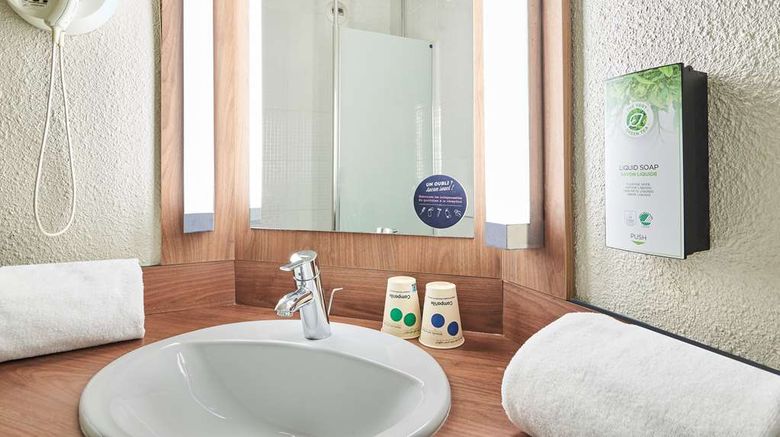<b>Campanile Berges - Du Rhone Room</b>. Images powered by <a href="https://iceportal.shijigroup.com/" title="IcePortal" target="_blank">IcePortal</a>.