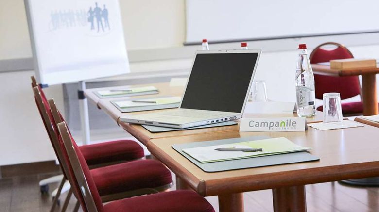 <b>Campanile Le Blanc Mesnil Meeting</b>. Images powered by <a href="https://iceportal.shijigroup.com/" title="IcePortal" target="_blank">IcePortal</a>.