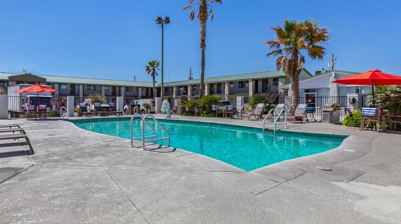 <b>Best Western Plus King's Inn & Suites Pool</b>. Images powered by <a href="https://iceportal.shijigroup.com/" title="IcePortal" target="_blank">IcePortal</a>.
