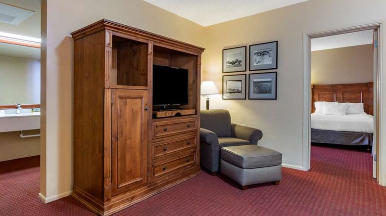 <b>Best Western Plus King's Inn & Suites Suite</b>. Images powered by <a href="https://iceportal.shijigroup.com/" title="IcePortal" target="_blank">IcePortal</a>.
