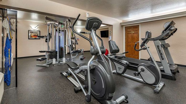 <b>Best Western Plus Hilltop Inn Health</b>. Images powered by <a href="https://iceportal.shijigroup.com/" title="IcePortal" target="_blank">IcePortal</a>.