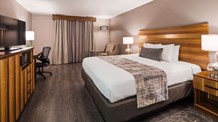 Best Western Cedar Inn & Suites Room