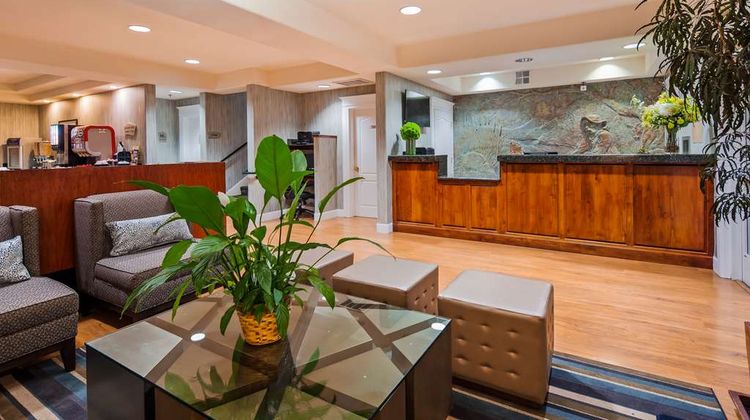 Best Western Cedar Inn & Suites Lobby