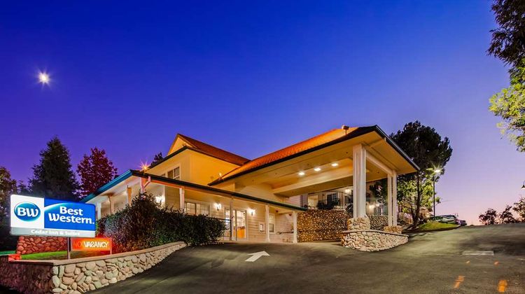 Best Western Cedar Inn & Suites Exterior