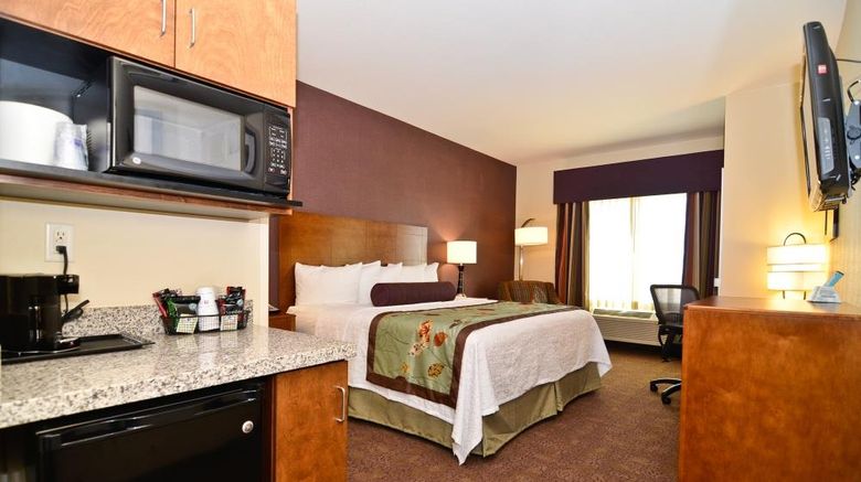 <b>Best Western Plus Carousel Inn & Suites Room</b>. Images powered by <a href="https://iceportal.shijigroup.com/" title="IcePortal" target="_blank">IcePortal</a>.