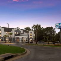 Best Western Bradbury Inn & Suites