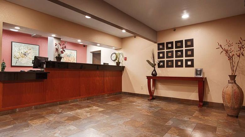 <b>Best Western Plus Altoona Inn Lobby</b>. Images powered by <a href="https://iceportal.shijigroup.com/" title="IcePortal" target="_blank">IcePortal</a>.