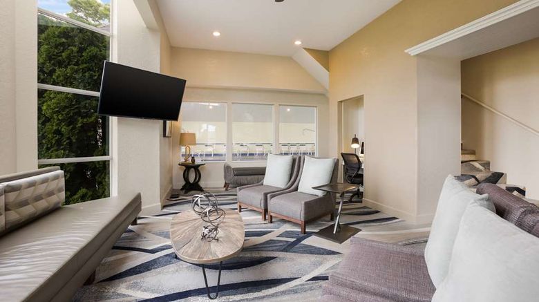 <b>Best Western Harbour Pointe Lakefront Lobby</b>. Images powered by <a href="https://iceportal.shijigroup.com/" title="IcePortal" target="_blank">IcePortal</a>.