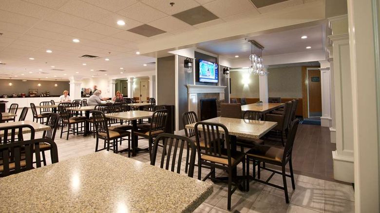 <b>Best Western Plus Plattsburgh Restaurant</b>. Images powered by <a href="https://iceportal.shijigroup.com/" title="IcePortal" target="_blank">IcePortal</a>.