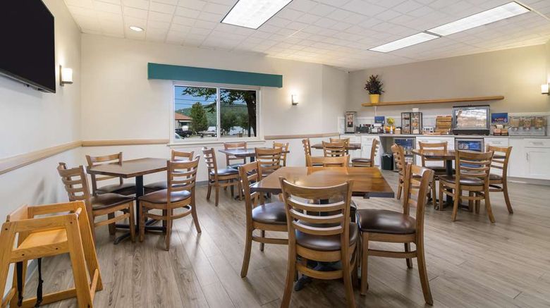 <b>Best Western Saranac Lake Restaurant</b>. Images powered by <a href="https://iceportal.shijigroup.com/" title="IcePortal" target="_blank">IcePortal</a>.