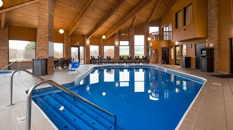 <b>Best Western Lakewood Inn Pool</b>. Images powered by <a href="https://iceportal.shijigroup.com/" title="IcePortal" target="_blank">IcePortal</a>.