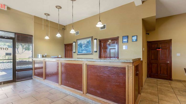 <b>Best Western Taylor Inn Lobby</b>. Images powered by <a href="https://iceportal.shijigroup.com/" title="IcePortal" target="_blank">IcePortal</a>.