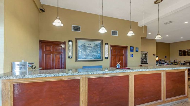 <b>Best Western Taylor Inn Lobby</b>. Images powered by <a href="https://iceportal.shijigroup.com/" title="IcePortal" target="_blank">IcePortal</a>.