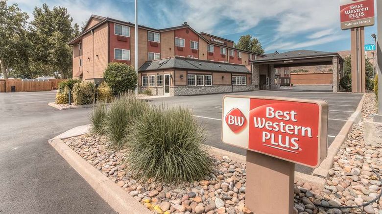 Best Western Plus Lincoln Hotel Exterior. Images powered by <a href="https://iceportal.shijigroup.com" target="_blank" rel="noopener">Ice Portal</a>.