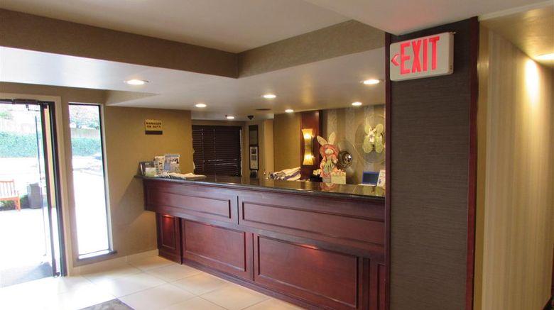 <b>Best Western Alderwood Lobby</b>. Images powered by <a href="https://iceportal.shijigroup.com/" title="IcePortal" target="_blank">IcePortal</a>.