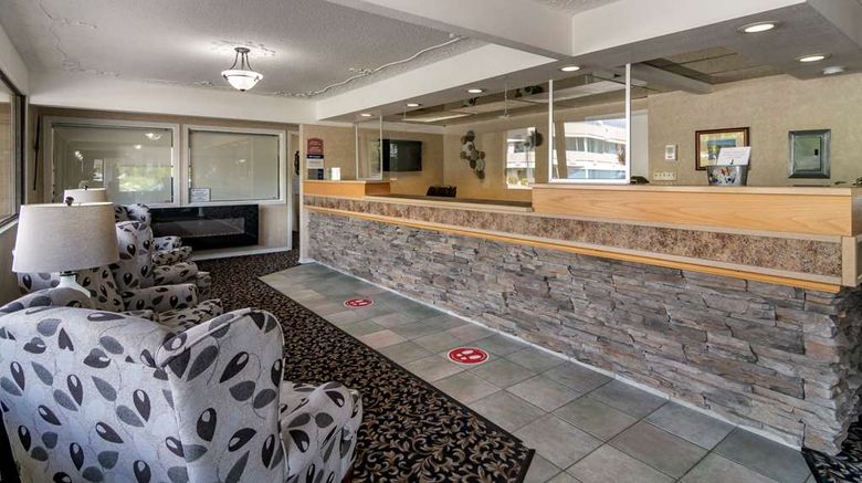 <b>Best Western Inn at Penticton Lobby</b>. Images powered by <a href="https://iceportal.shijigroup.com/" title="IcePortal" target="_blank">IcePortal</a>.