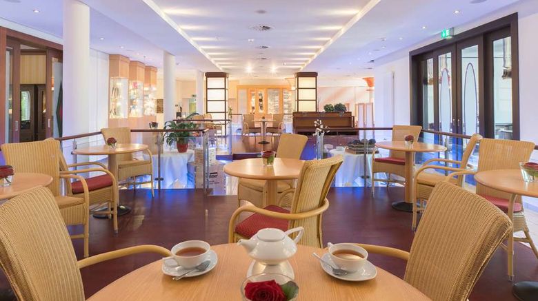 <b>Best Western Premier Castanea Resort Htl Lobby</b>. Images powered by <a href="https://iceportal.shijigroup.com/" title="IcePortal" target="_blank">IcePortal</a>.